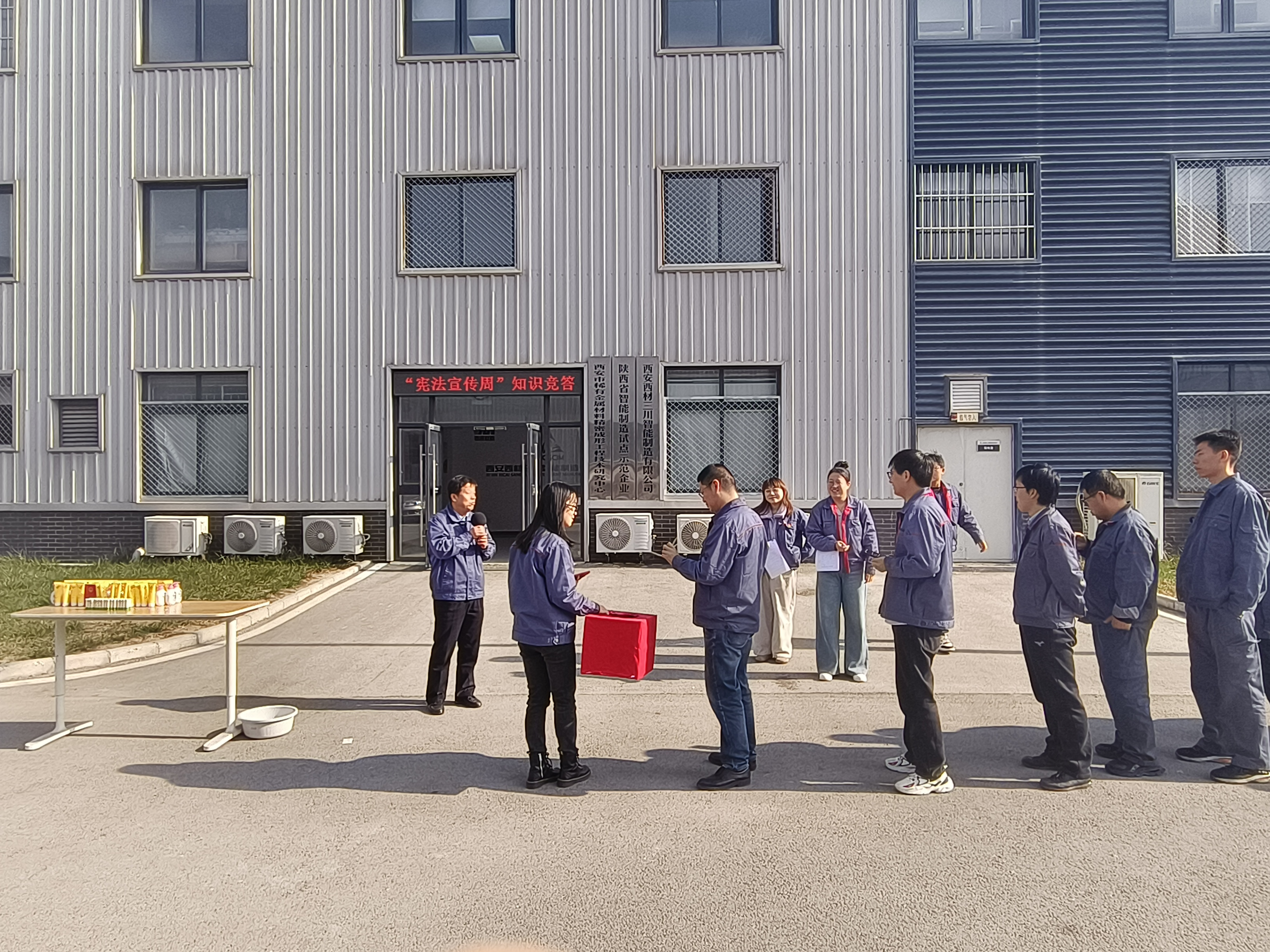 憲法銘于心，法治踐于行